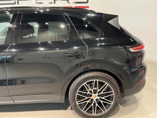 2024 Porsche Cayenne Base
