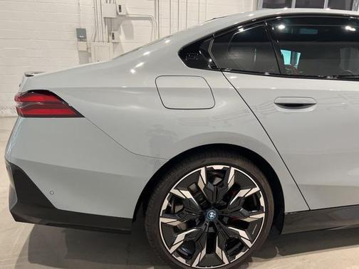 2024 BMW i5 M60