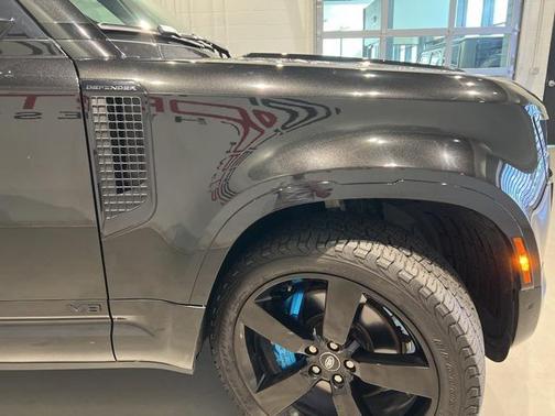2022 Land Rover Defender 110 V8