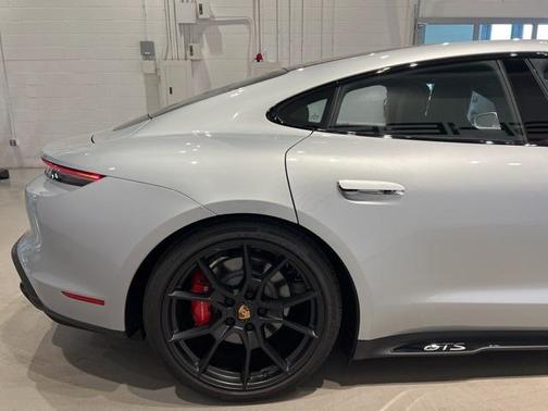 2022 Porsche Taycan GTS