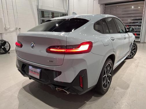 2023 BMW X4 xDrive30i