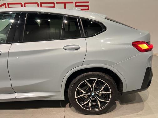 2023 BMW X4 xDrive30i