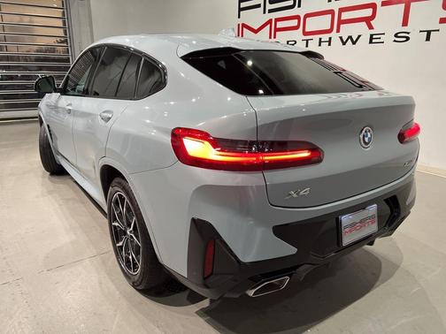 2023 BMW X4 xDrive30i