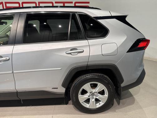 2019 Toyota RAV4 Hybrid XLE