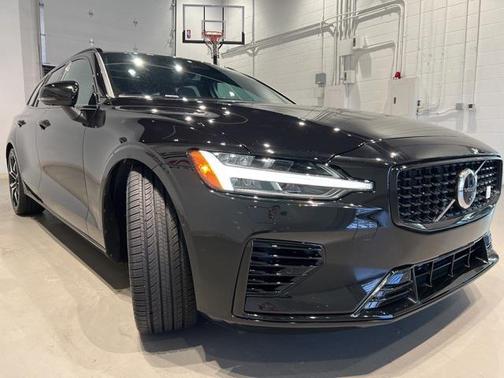 2024 Volvo V60 Recharge Plug-In Hybrid Polestar