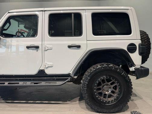 Bright White Clearcoat 2023 Jeep Wrangler Rubicon