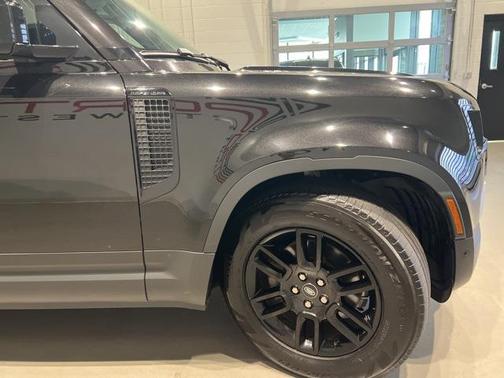 2024 Land Rover Defender 110 P300