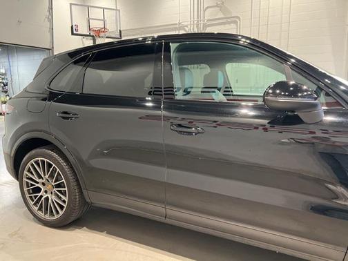 2022 Porsche Cayenne Base