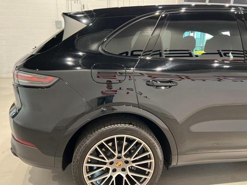 2022 Porsche Cayenne Base