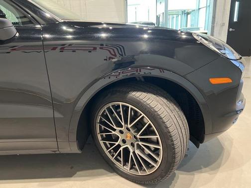 2022 Porsche Cayenne Base