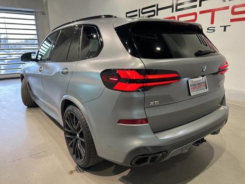 2025 BMW X5 M60i