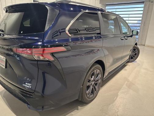 2024 Toyota Sienna XSE 7 Passenger