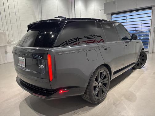 2023 Land Rover Range Rover P530 SE