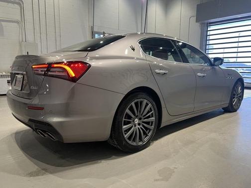 2022 Maserati Ghibli Modena Q4
