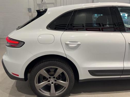 2025 Porsche Macan T