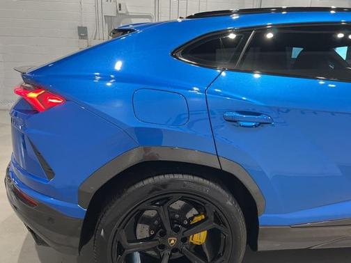 2020 Lamborghini Urus Base