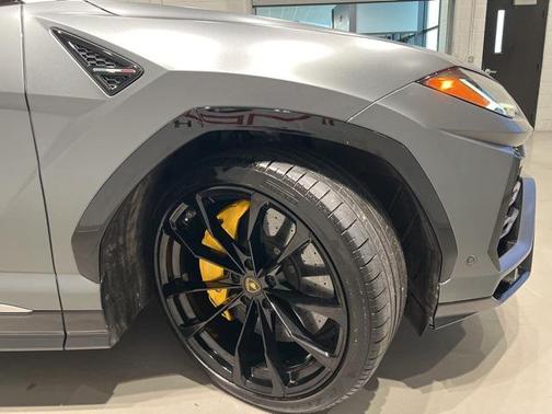 2019 Lamborghini Urus Base