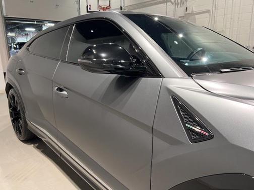 2019 Lamborghini Urus Base