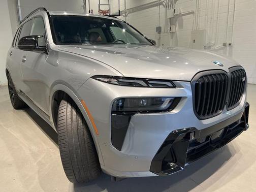 2023 BMW X7 M60i
