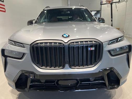 2023 BMW X7 M60i