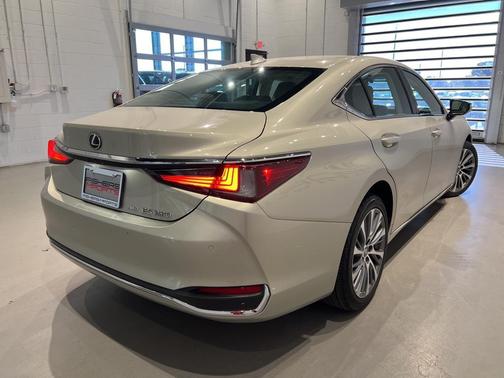 2021 Lexus ES 250 Base