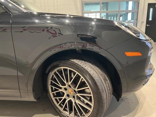 2023 Porsche Cayenne Platinum Edition