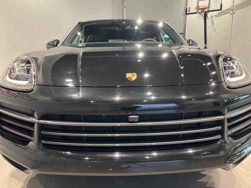 2023 Porsche Cayenne Platinum Edition