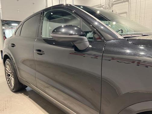 2023 Porsche Cayenne Platinum Edition