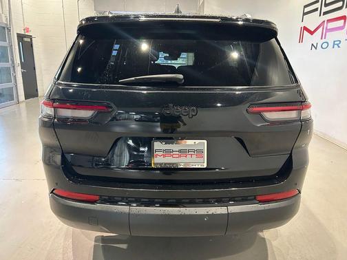Diamond Black Crystal Pearlcoat 2023 Jeep Grand Cherokee L Altitude