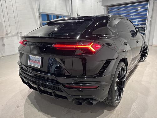 2024 Lamborghini Urus S