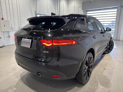 2019 Jaguar F-PACE 30t R-Sport