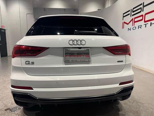 Ibis White 2022 Audi Q3 45 S line Premium