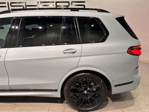 2024 BMW X7 M60i