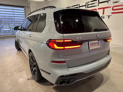 2024 BMW X7 M60i