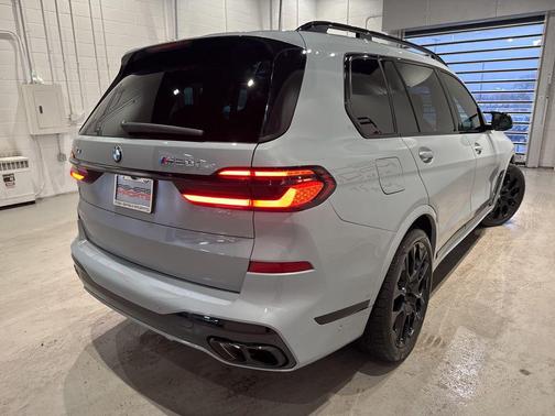 2024 BMW X7 M60i