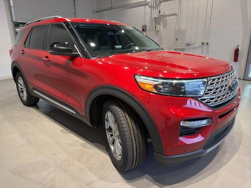 Rapid Red Metallic Tinted Clearcoat 2023 Ford Explorer Limited