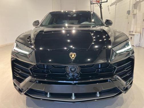 2021 Lamborghini Urus Graphite Capsule