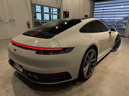 2021 Porsche 911 Carrera