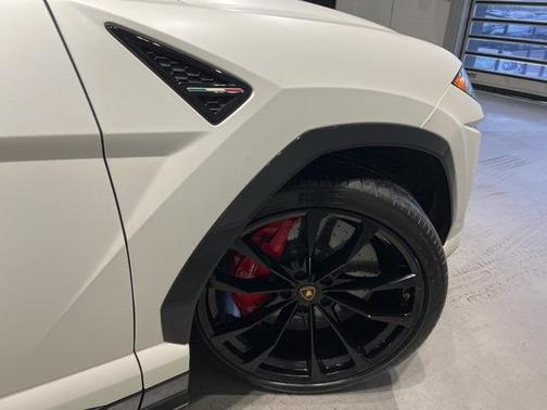 2019 Lamborghini Urus Base