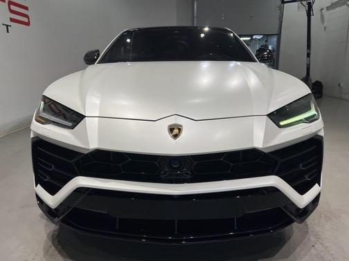 2019 Lamborghini Urus Base