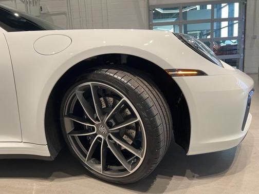2022 Porsche 911 Carrera