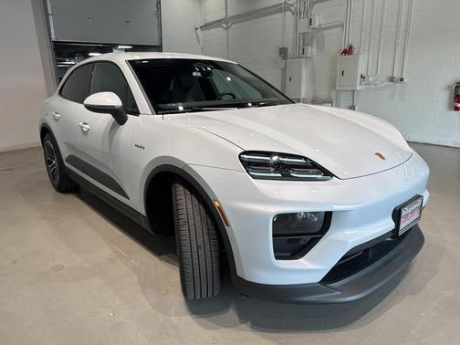 2025 Porsche Macan 4