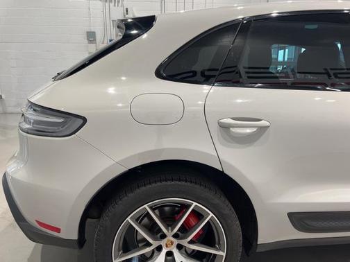 2022 Porsche Macan Base