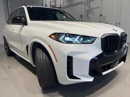 2024 BMW X5 M60i