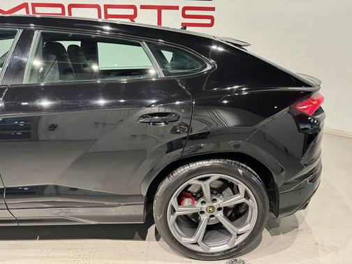 2020 Lamborghini Urus Base