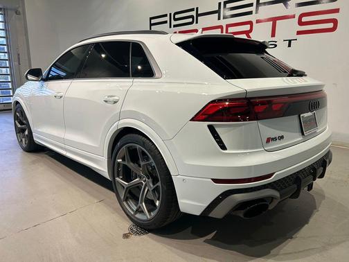 White 2025 Audi RS Q8 4.0T