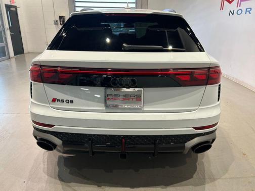 White 2025 Audi RS Q8 4.0T