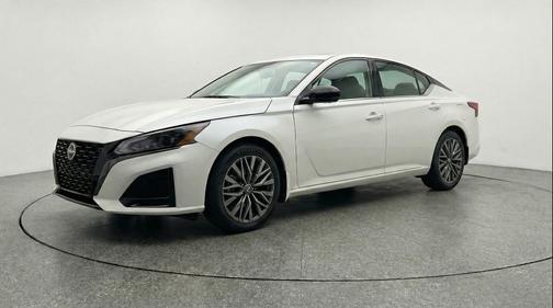 Glacier White 2025 Nissan Altima SV FWD