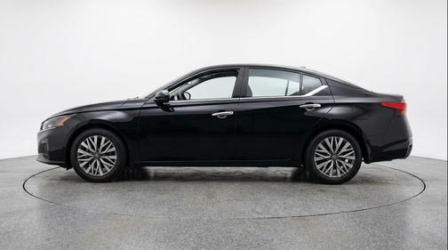 Super Black 2025 Nissan Altima SV FWD