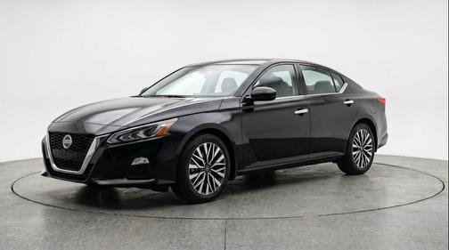 Super Black 2025 Nissan Altima SV FWD